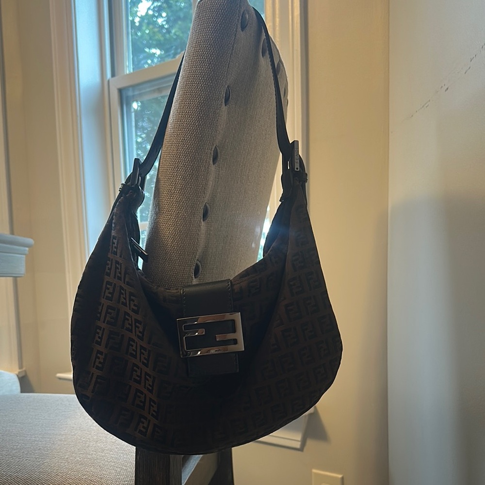 Fendi Brown Shoulder Bag with Elegant Design
